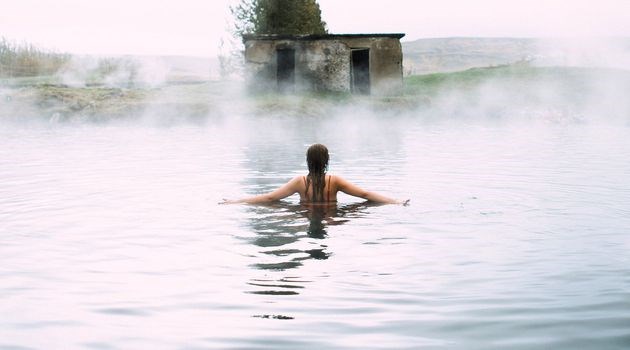 Secret Lagoon es una de las fuentes termales más apreciadas de Islandia
