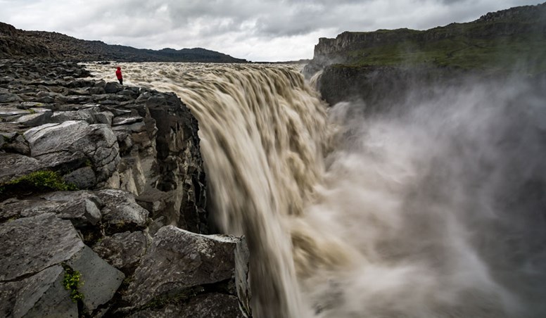 Visit the most powerful waterfall in Europe Dettifoss from both sides and the amazing scenery in the area.