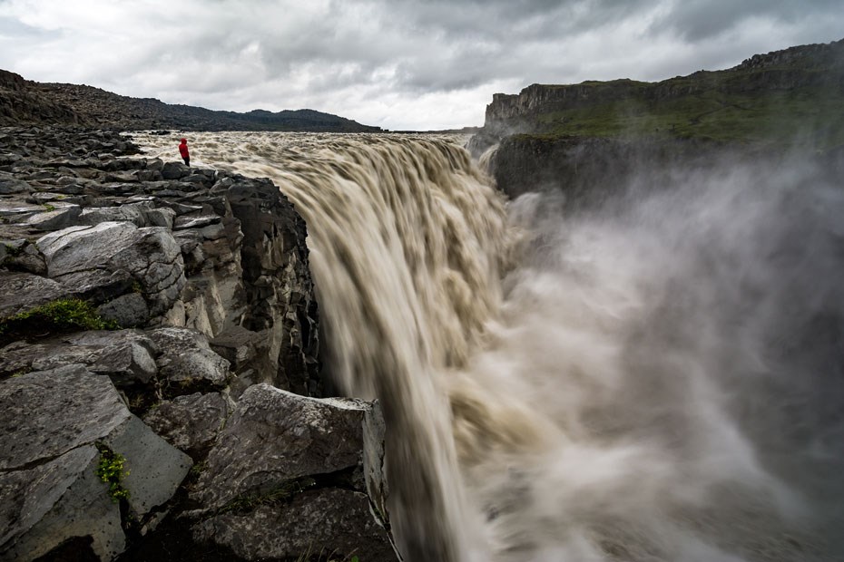 Visit the most powerful waterfall in Europe Dettifoss from both sides and the amazing scenery in the area.