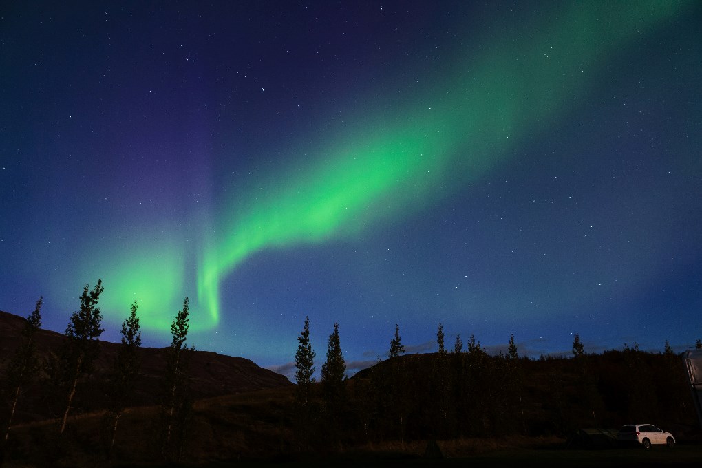 Décembre est un mois idéal pour observer les aurores boréales en Islande.
