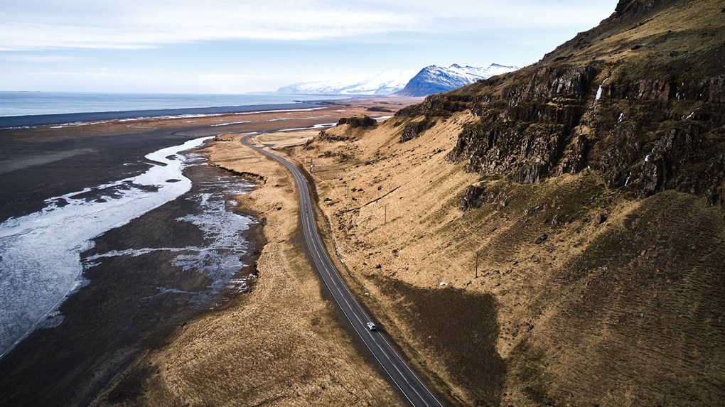 le paysage lointain de l'Islande