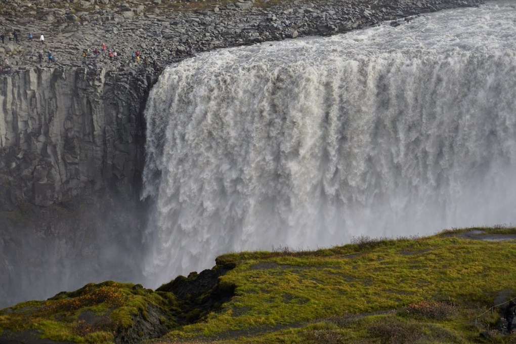 Dettifoss est une chute d'eau étonnante dans le nord de l'Islande.
