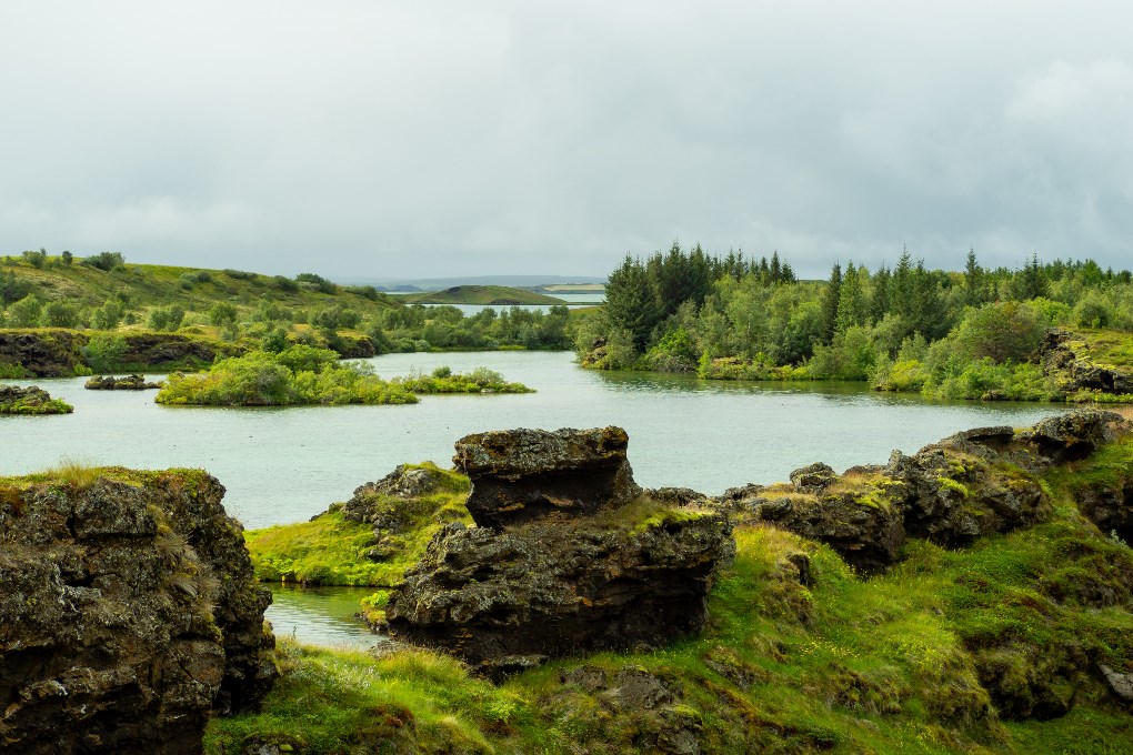 Conducir por el Círculo de Diamante te llevará al lago geotérmico de Myvatn en el norte de Islandia