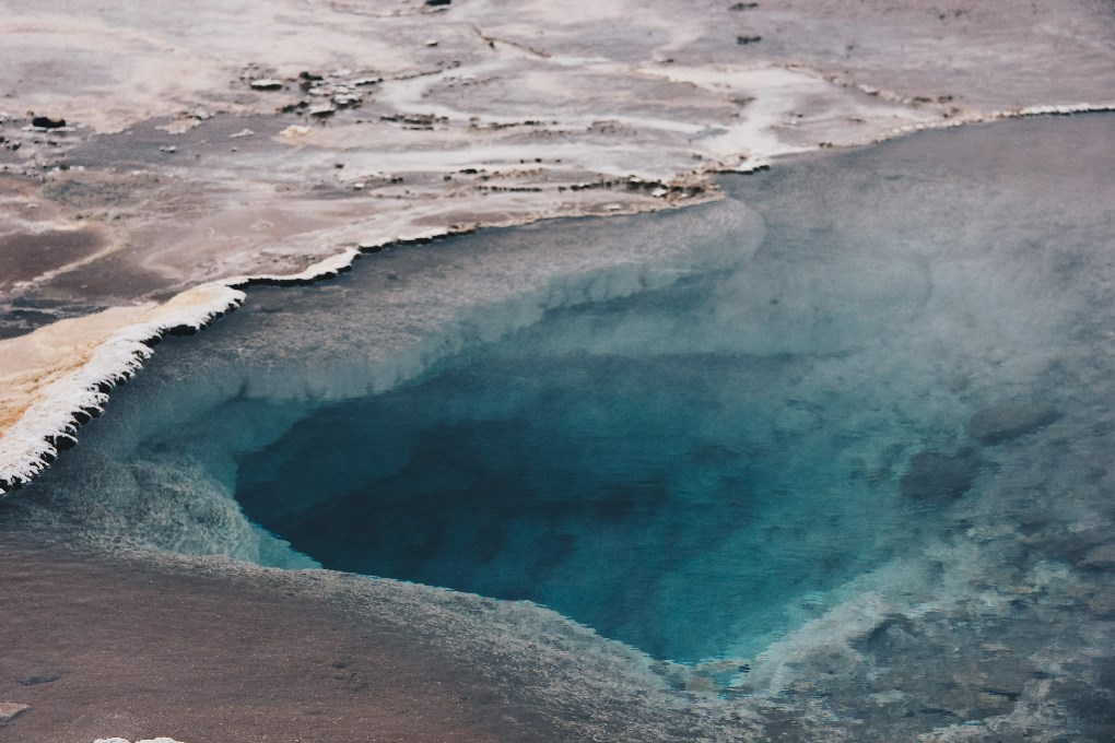 Aguas termales en la zona geotérmica de Geysir