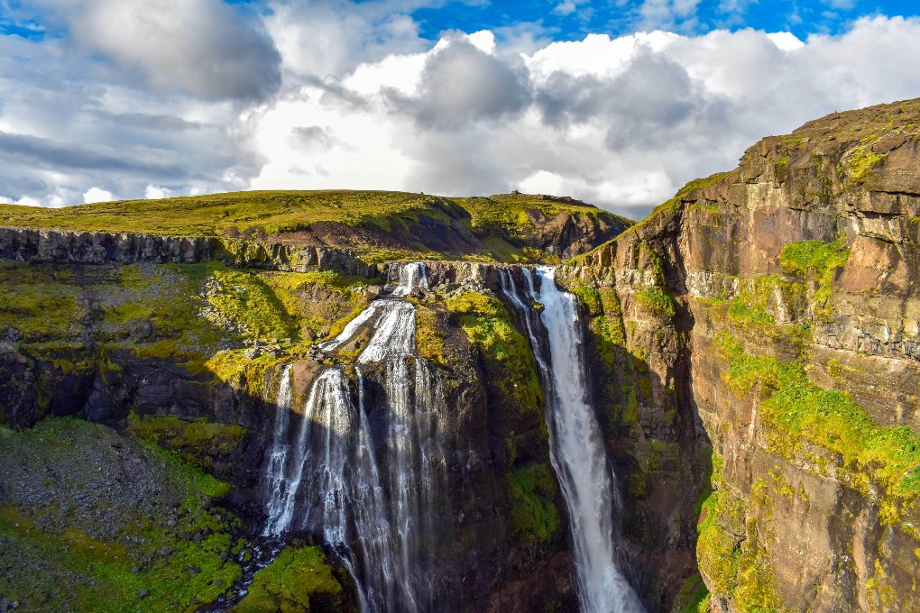 La cascada de Glymur es una excelente opción para una excursión de verano en Islandia