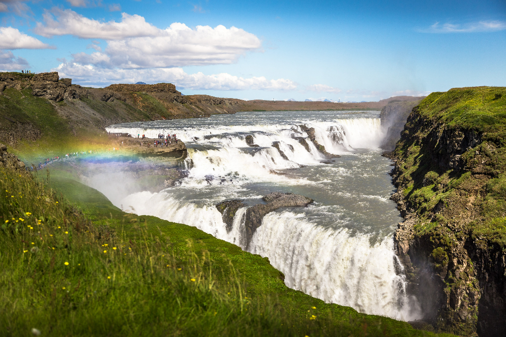Cascada de Gullfoss en Islandia en un día soleado