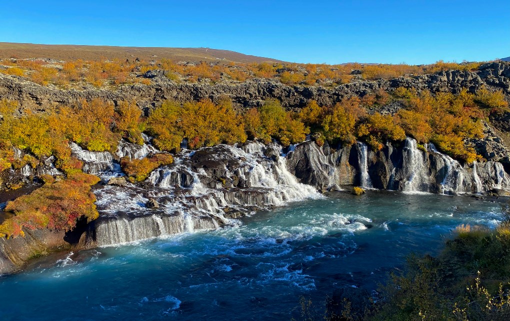 Hraunfossar significa 