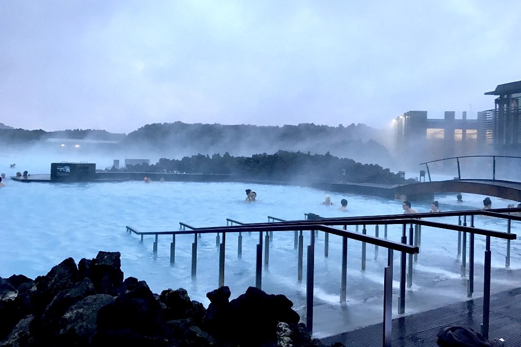 El famoso balneario de la Laguna Azul en Islandia