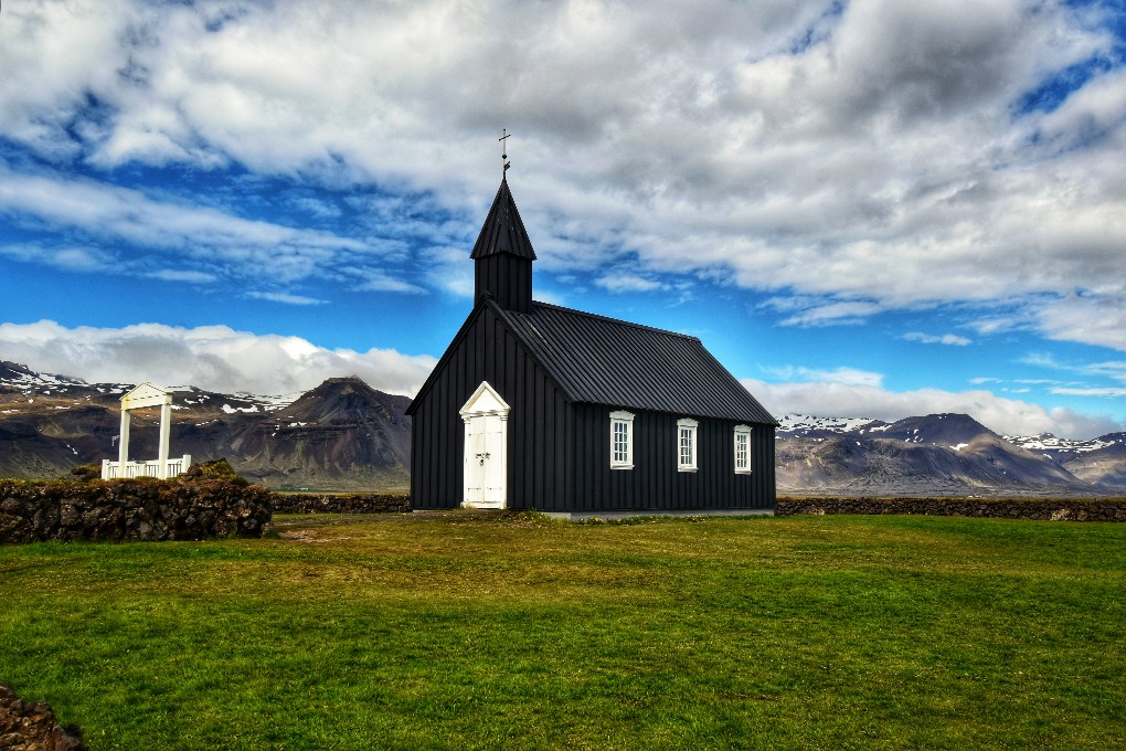 L'église noire dans la péninsule de Snaefellsnes