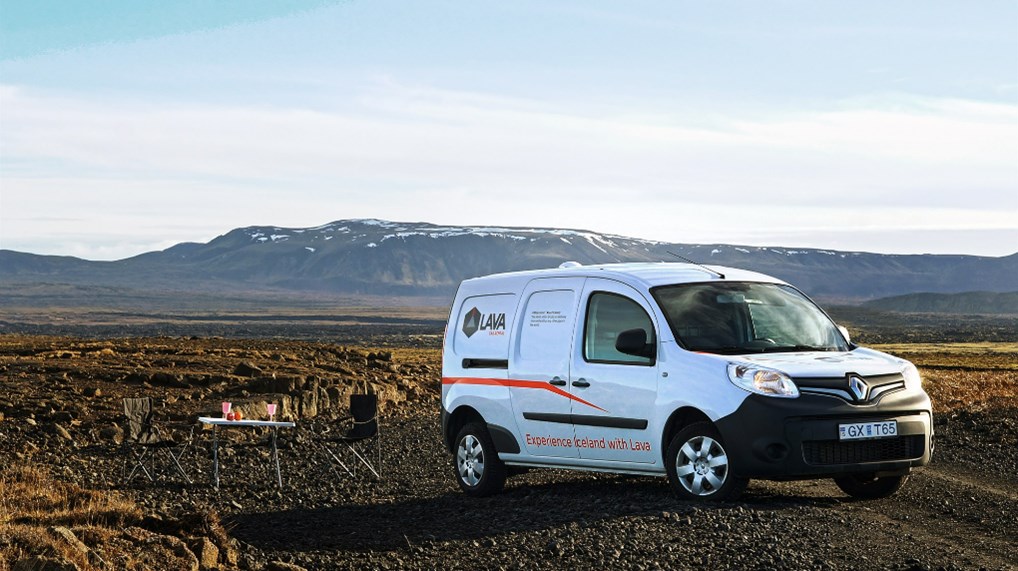 Renault KANGOO Maxi est l'un des choix de vans les plus populaires disponibles dans la location de voiture à Lava Car Rental