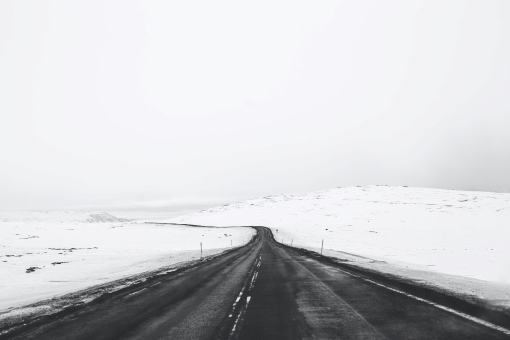 Les conditions de route en Islande en février peuvent être mauvaises.