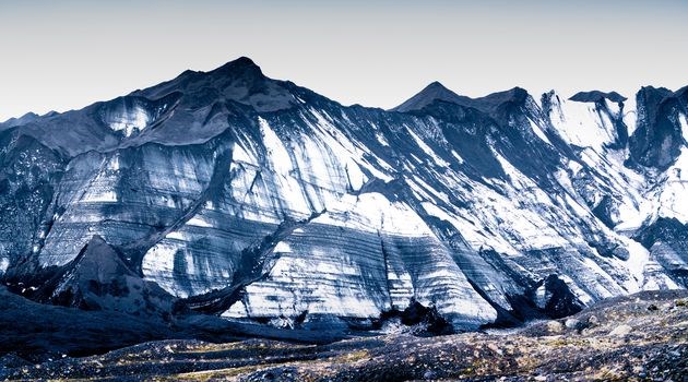 En Islande, vous pouvez explorer la grotte de glace du volcan Katla.
