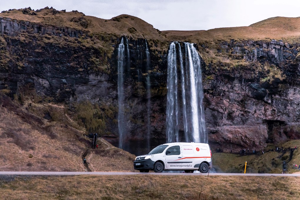 La location d'un van est le meilleur choix si vous envisagez de camper en Islande.