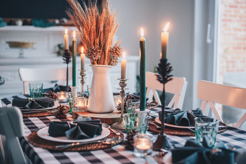 Icelanders gather to celebrate New Year and have dinner together