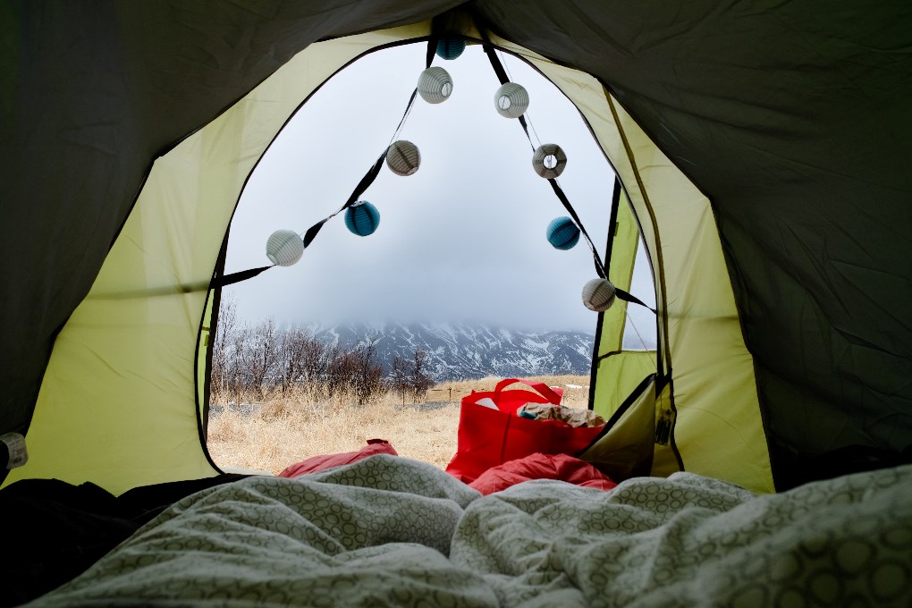 Le camping sous la tente en Islande n'est recommandé qu'en été, lorsque le temps est au beau fixe.