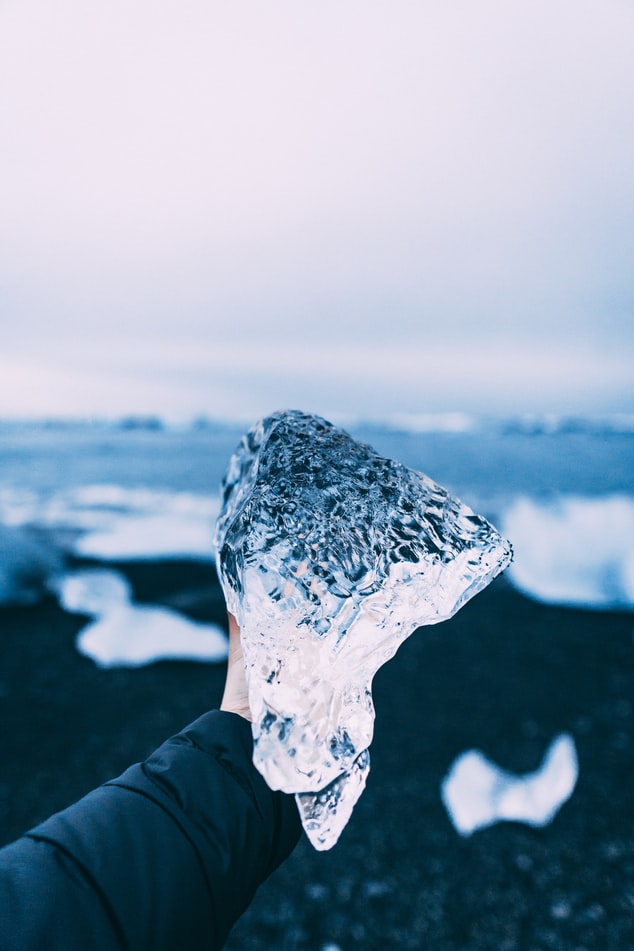 La famosa atracción turística islandesa Jokulsarlon en invierno