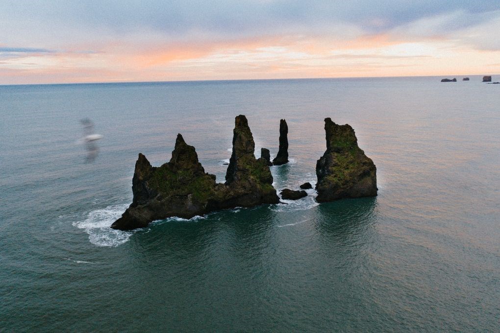 Reynisdrangar en Islandia