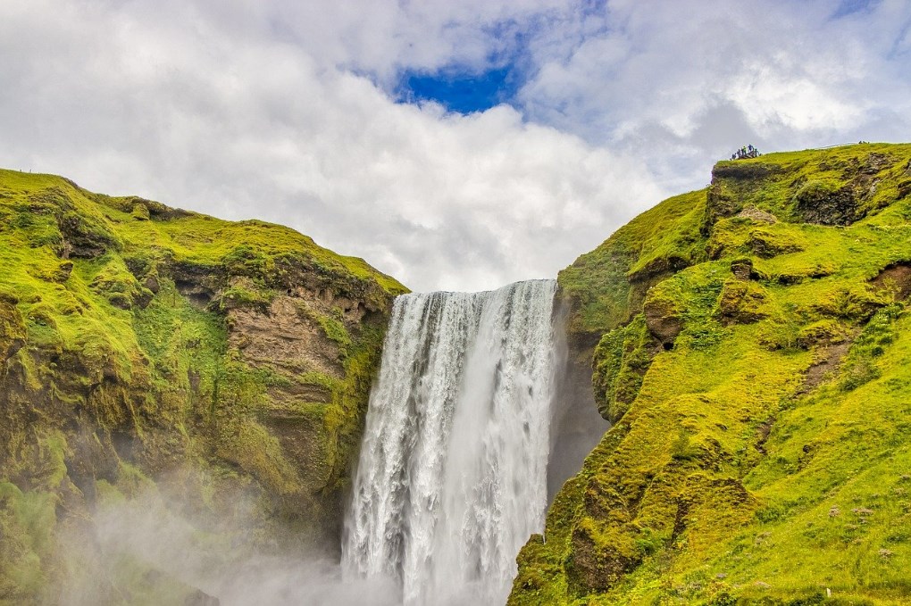 Cascada de Skogafoss en el sur de Islandia