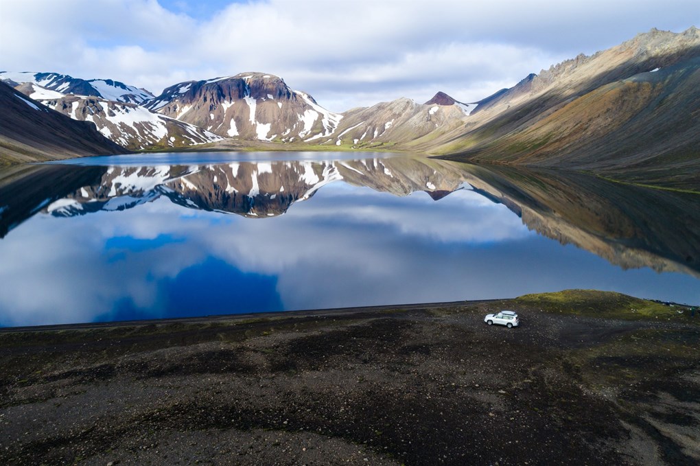 Car in the middle of Icelandic nature