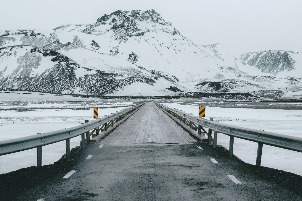 On trouve souvent des ponts à voie unique en Islande